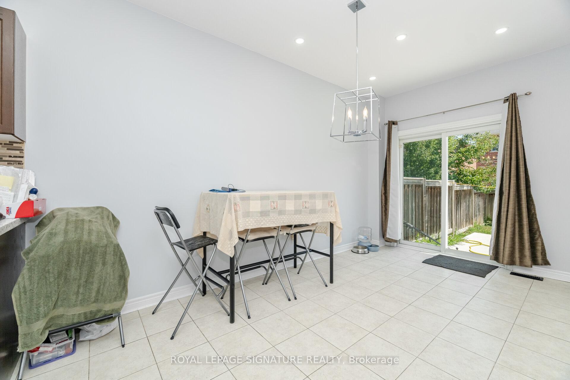 









443


Comiskey

Crescent,
Mississauga,




ON
L5W 0C7

