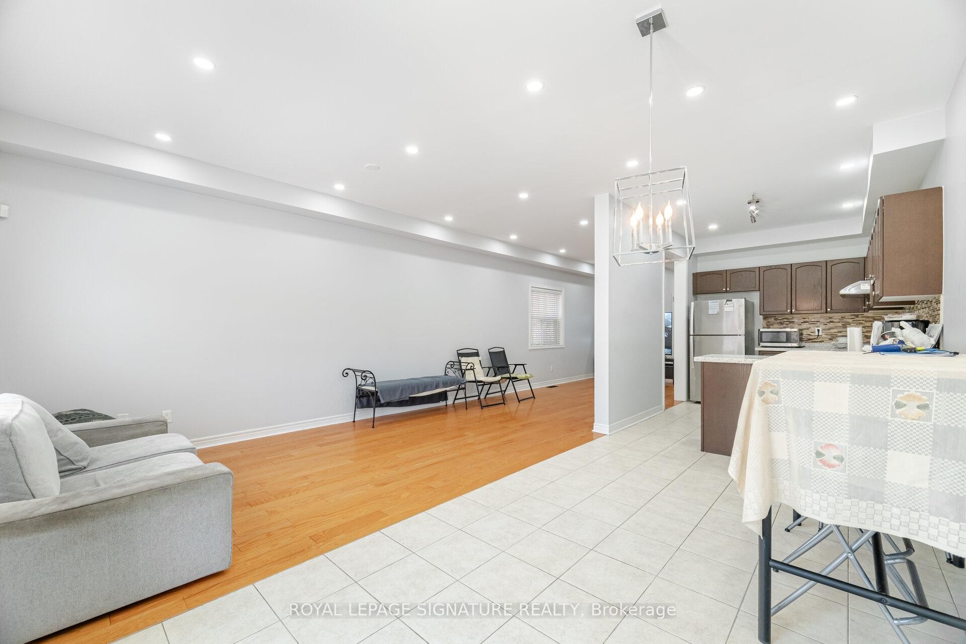 









443


Comiskey

Crescent,
Mississauga,




ON
L5W 0C7

