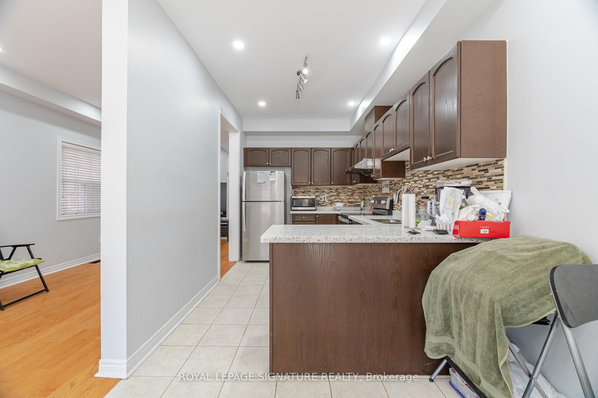 









443


Comiskey

Crescent,
Mississauga,




ON
L5W 0C7

