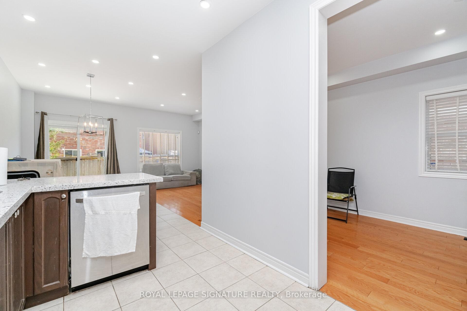 









443


Comiskey

Crescent,
Mississauga,




ON
L5W 0C7

