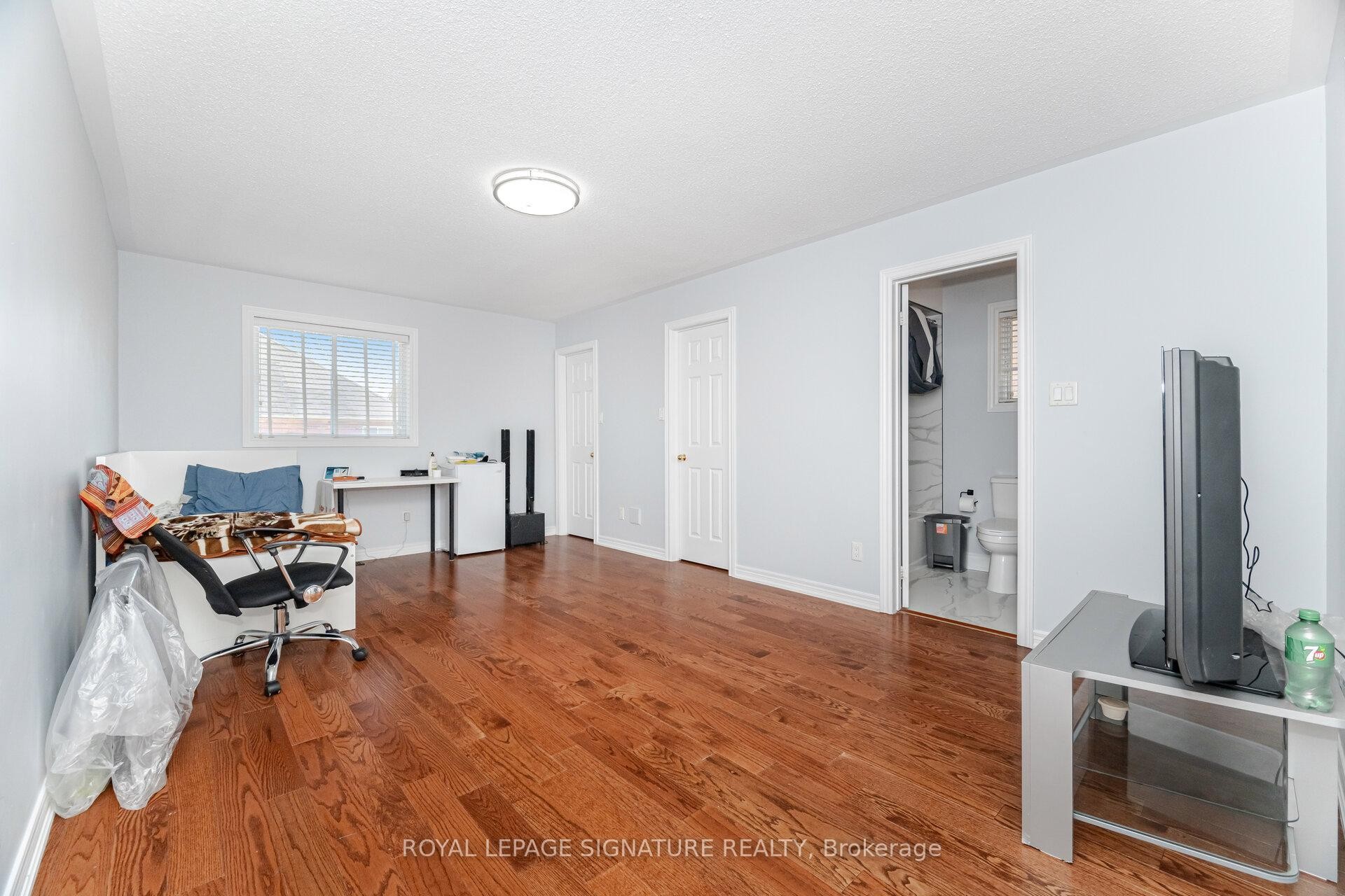 









443


Comiskey

Crescent,
Mississauga,




ON
L5W 0C7

