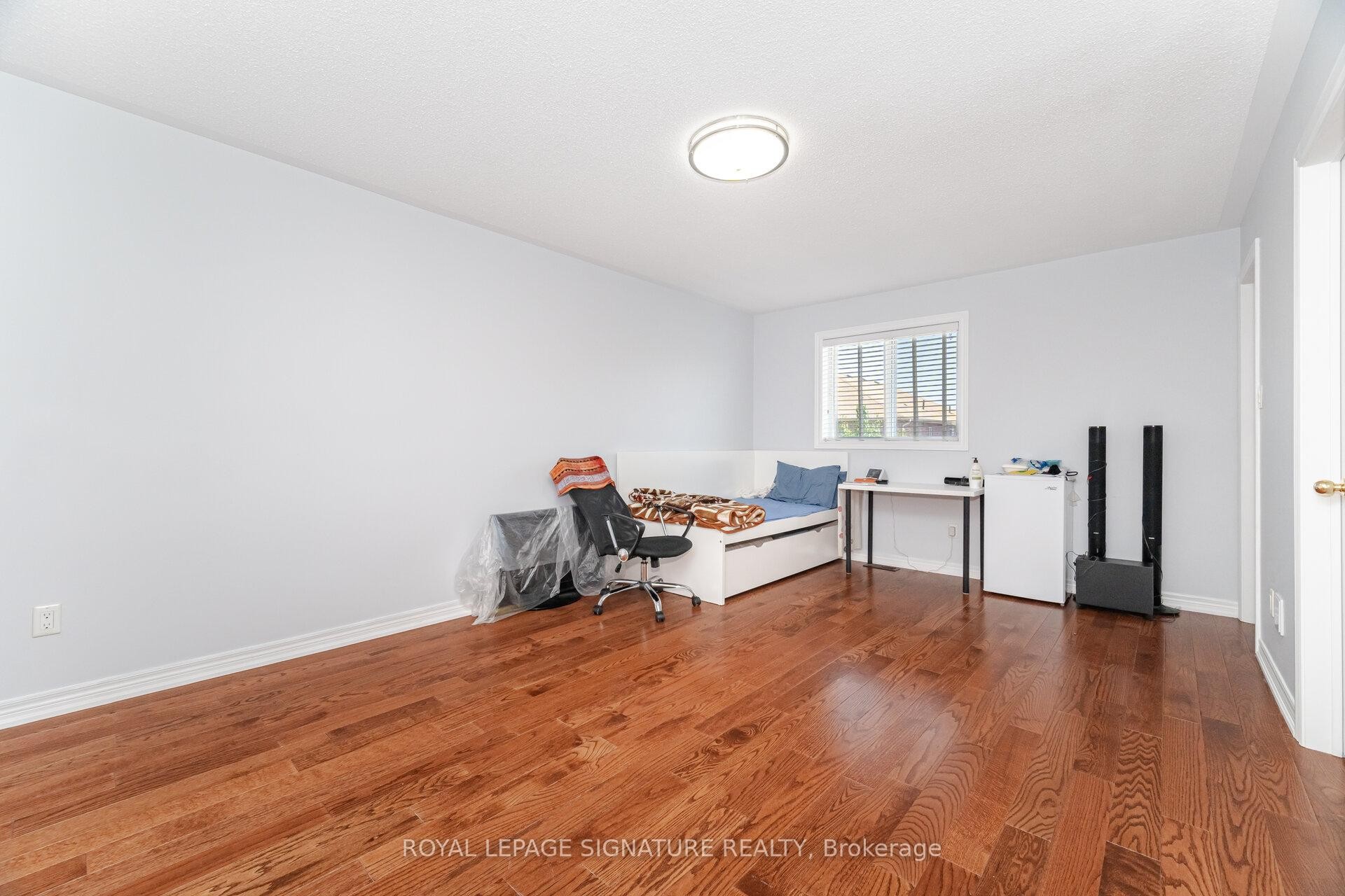 









443


Comiskey

Crescent,
Mississauga,




ON
L5W 0C7

