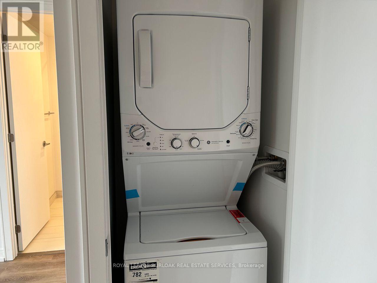 












1509 - 1 JARVIS STREET

,
Hamilton,




Ontario
L8R3J2

