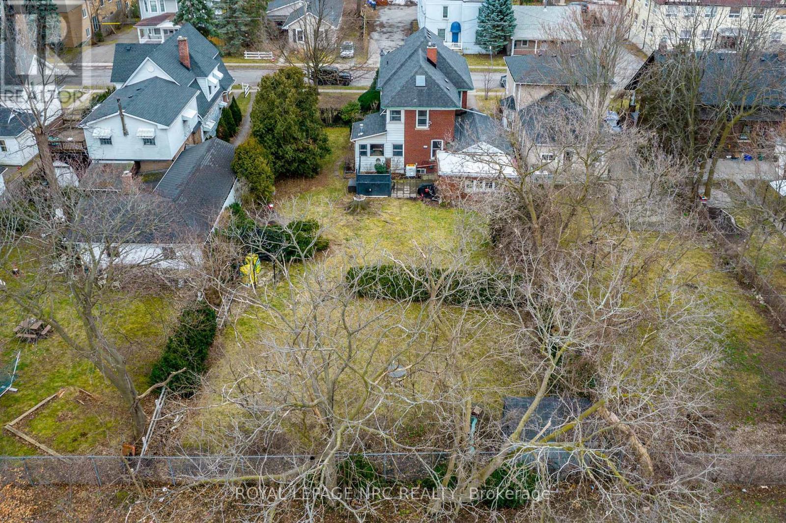 












6107 BARKER STREET

,
Niagara Falls (Dorchester),




Ontario
L2G1Y5

