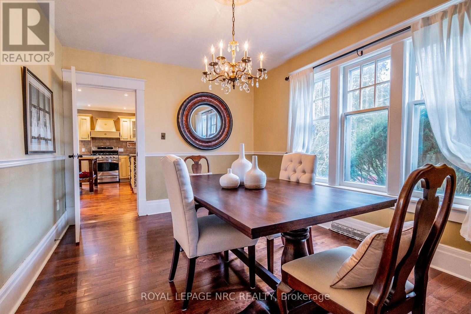 












6107 BARKER STREET

,
Niagara Falls (Dorchester),




Ontario
L2G1Y5

