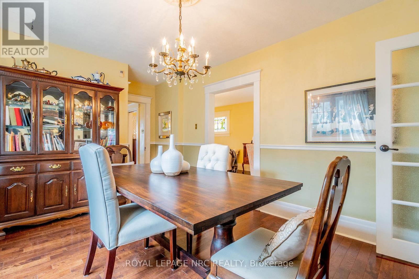 












6107 BARKER STREET

,
Niagara Falls (Dorchester),




Ontario
L2G1Y5

