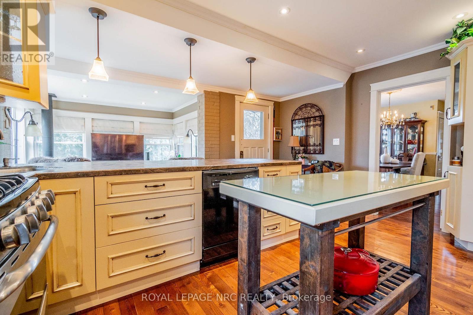 












6107 BARKER STREET

,
Niagara Falls (Dorchester),




Ontario
L2G1Y5

