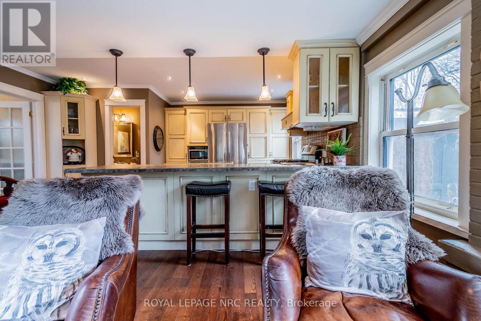 












6107 BARKER STREET

,
Niagara Falls (Dorchester),




Ontario
L2G1Y5

