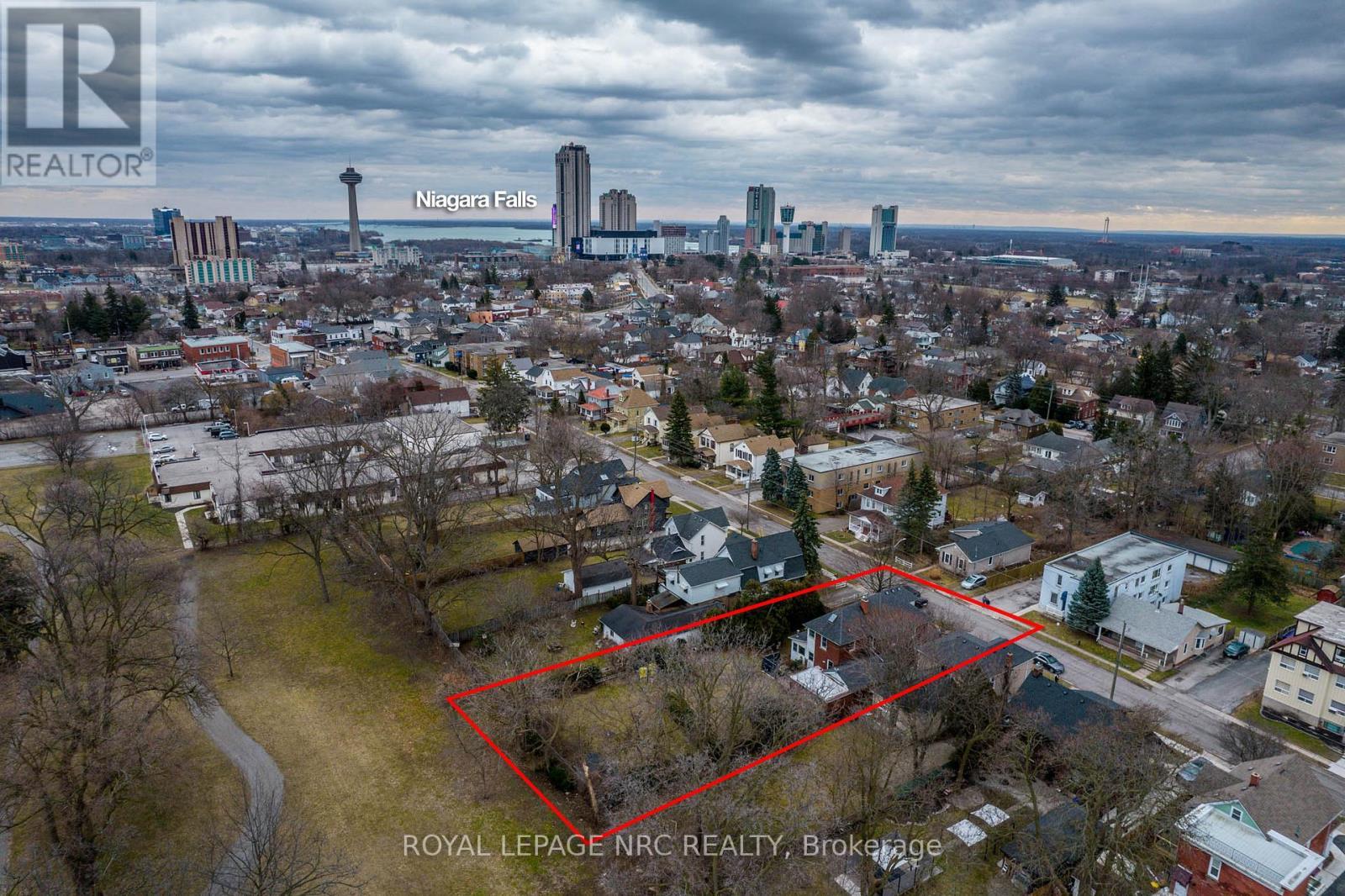 












6107 BARKER STREET

,
Niagara Falls (Dorchester),




Ontario
L2G1Y5

