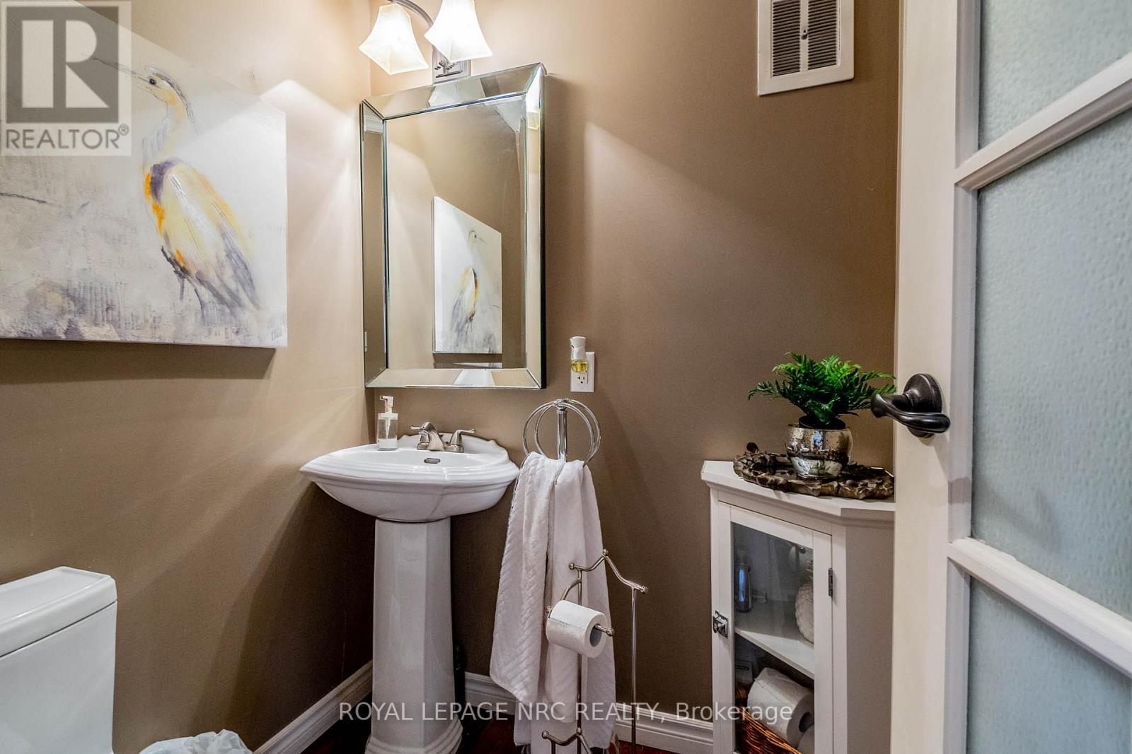 












6107 BARKER STREET

,
Niagara Falls (Dorchester),




Ontario
L2G1Y5

