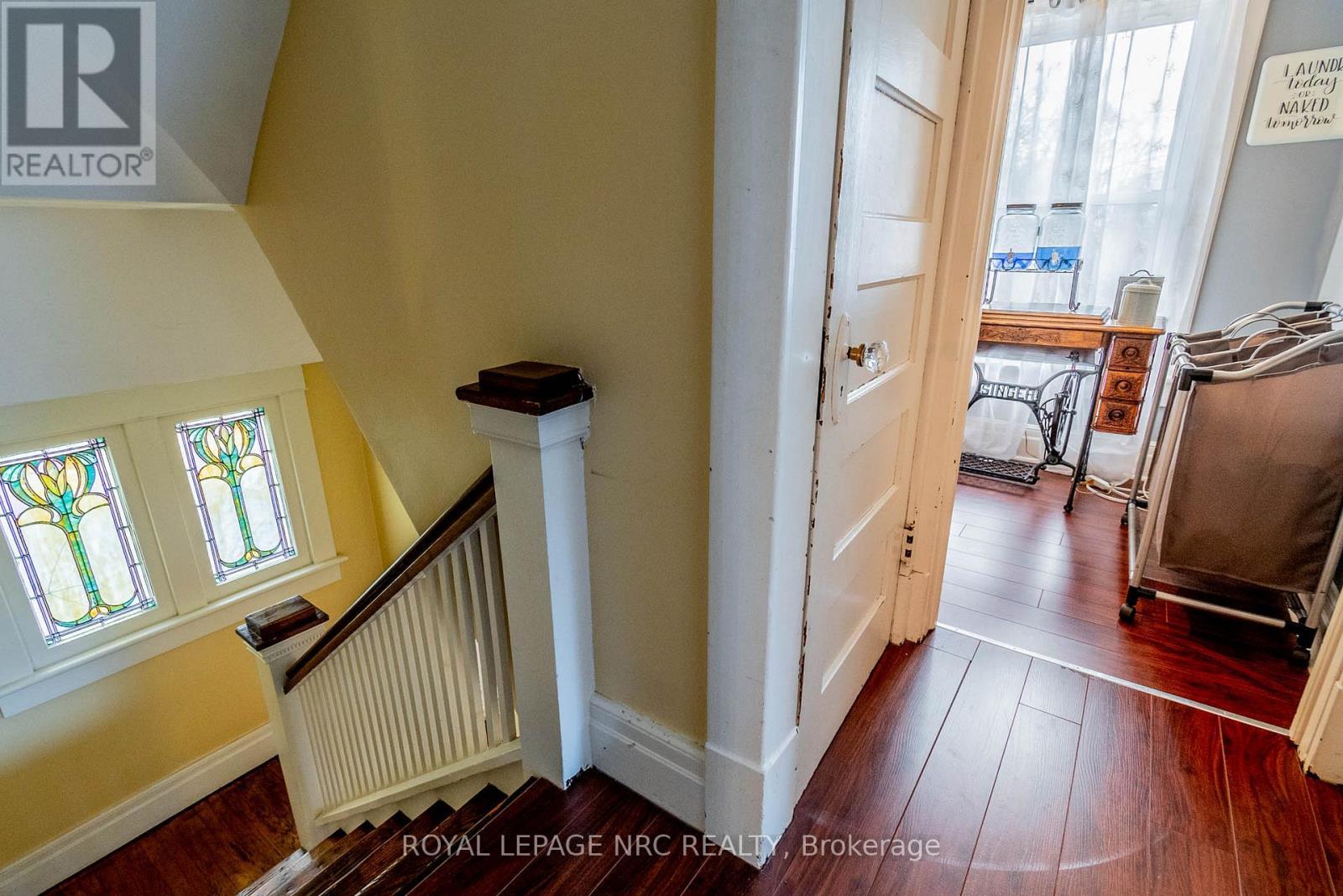 












6107 BARKER STREET

,
Niagara Falls (Dorchester),




Ontario
L2G1Y5

