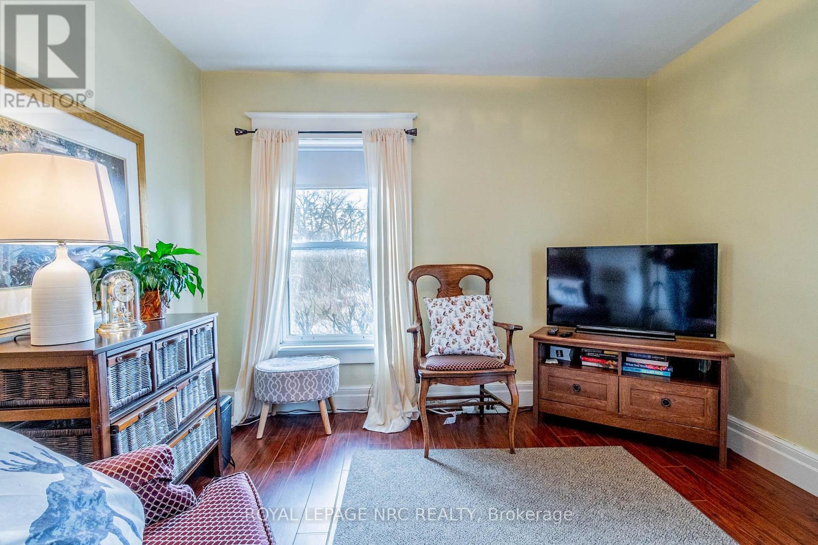 












6107 BARKER STREET

,
Niagara Falls (Dorchester),




Ontario
L2G1Y5

