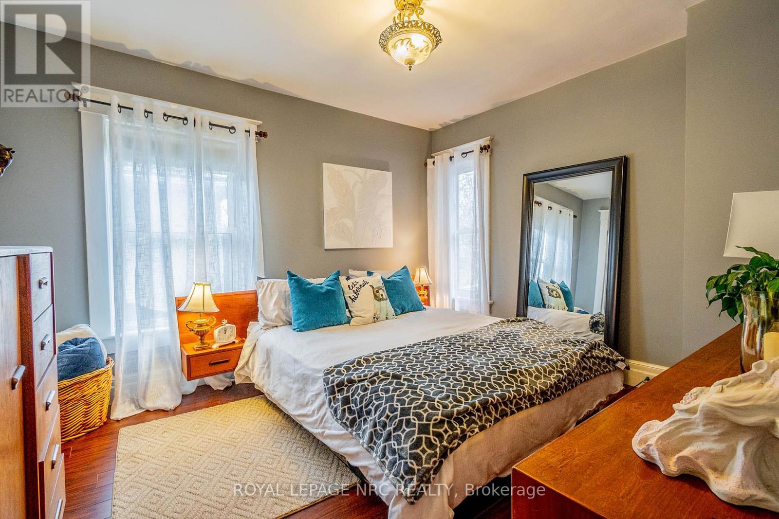 












6107 BARKER STREET

,
Niagara Falls (Dorchester),




Ontario
L2G1Y5

