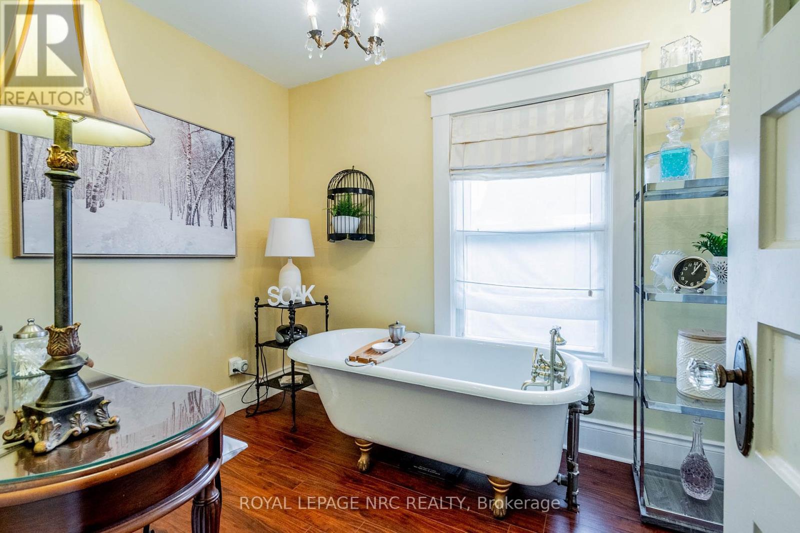 












6107 BARKER STREET

,
Niagara Falls (Dorchester),




Ontario
L2G1Y5

