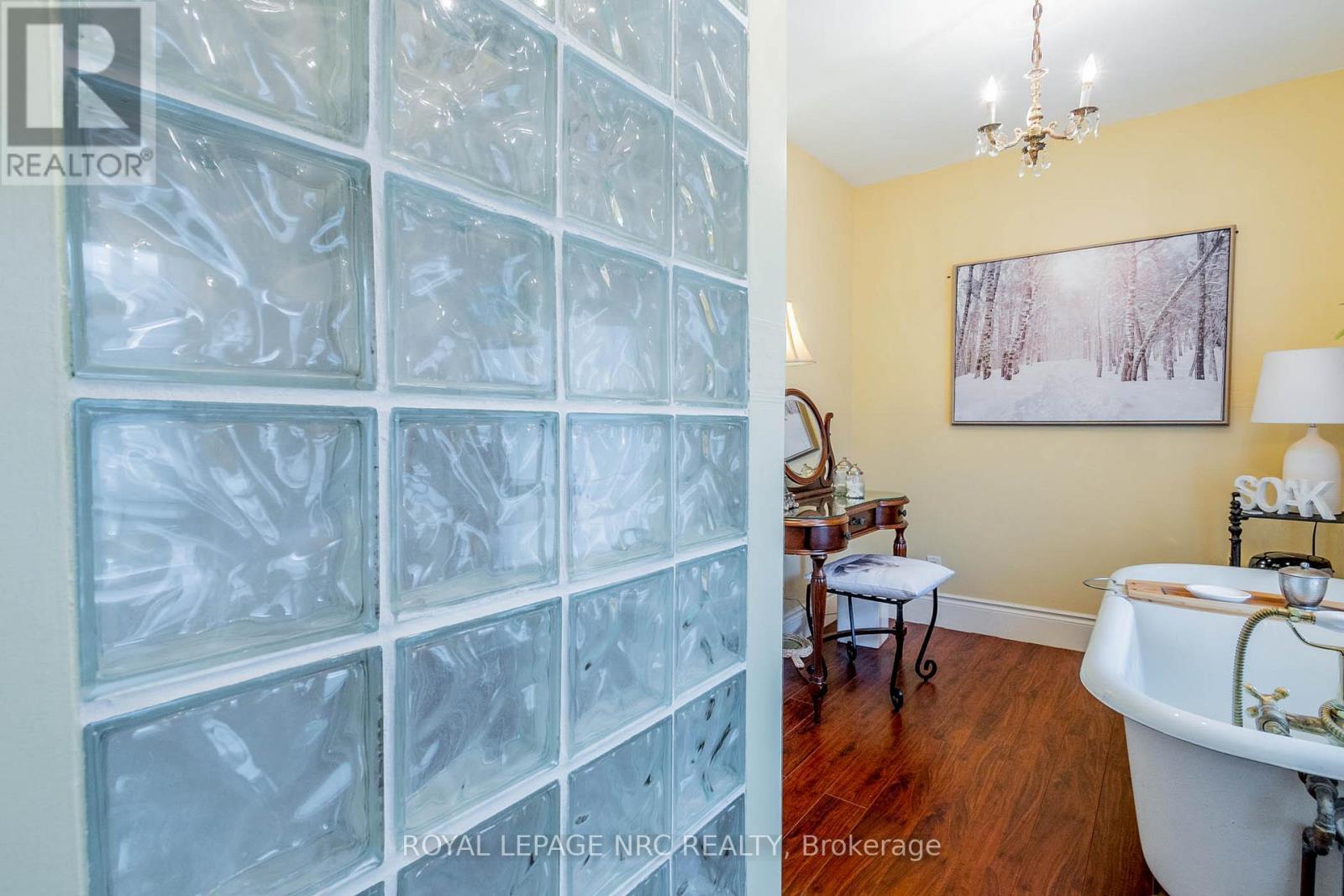 












6107 BARKER STREET

,
Niagara Falls (Dorchester),




Ontario
L2G1Y5

