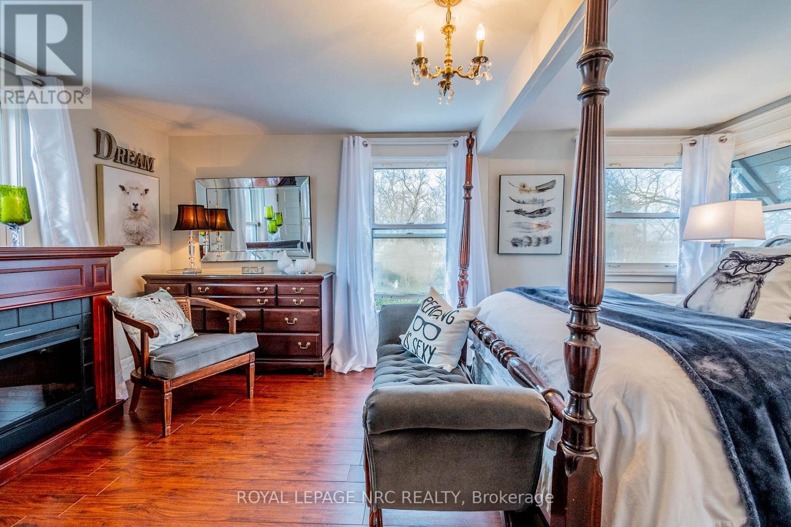 












6107 BARKER STREET

,
Niagara Falls (Dorchester),




Ontario
L2G1Y5

