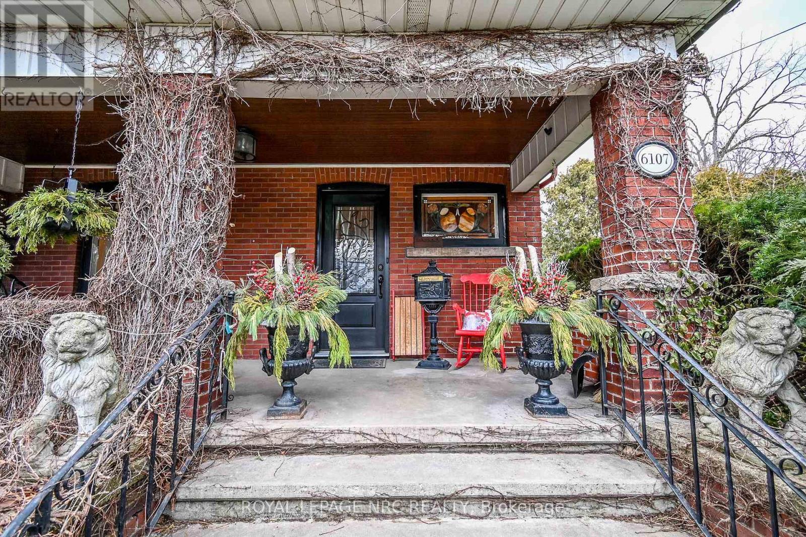 












6107 BARKER STREET

,
Niagara Falls (Dorchester),




Ontario
L2G1Y5

