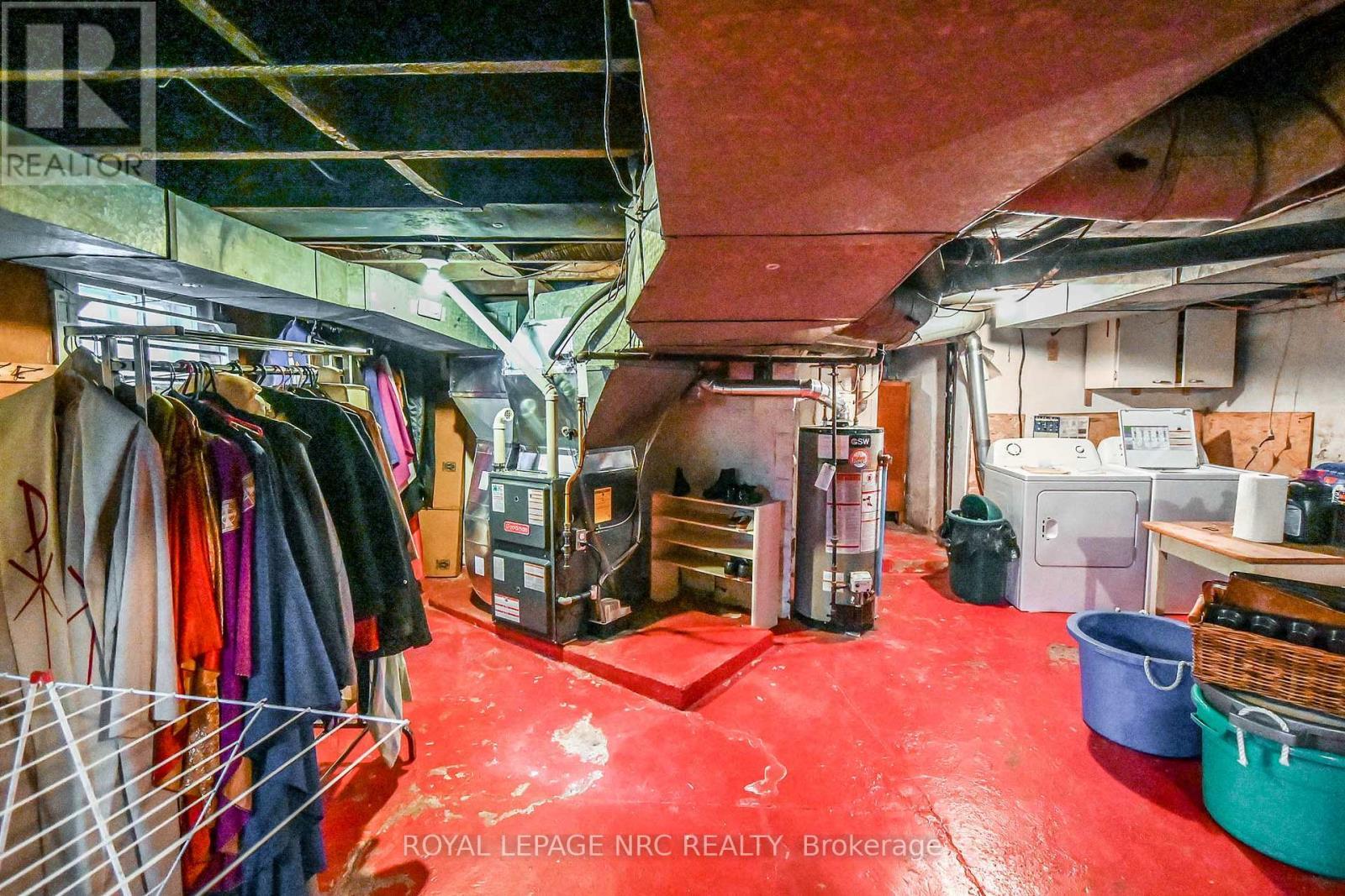 












6107 BARKER STREET

,
Niagara Falls (Dorchester),




Ontario
L2G1Y5

