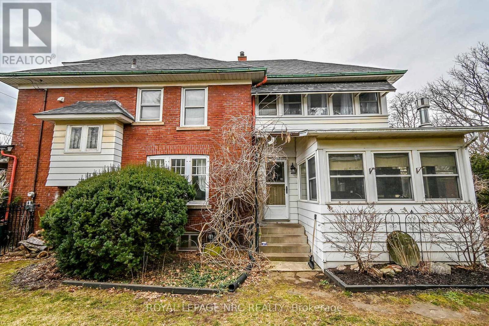 












6107 BARKER STREET

,
Niagara Falls (Dorchester),




Ontario
L2G1Y5

