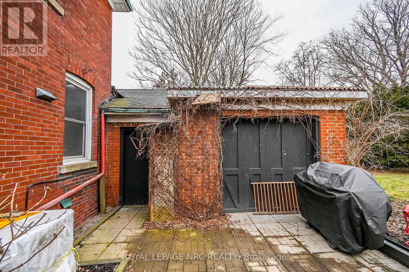 












6107 BARKER STREET

,
Niagara Falls (Dorchester),




Ontario
L2G1Y5

