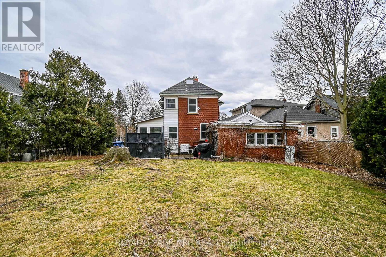 












6107 BARKER STREET

,
Niagara Falls (Dorchester),




Ontario
L2G1Y5

