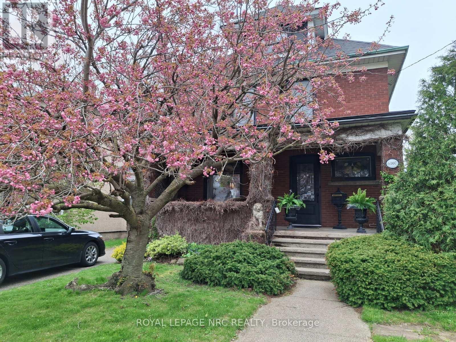 












6107 BARKER STREET

,
Niagara Falls (Dorchester),




Ontario
L2G1Y5

