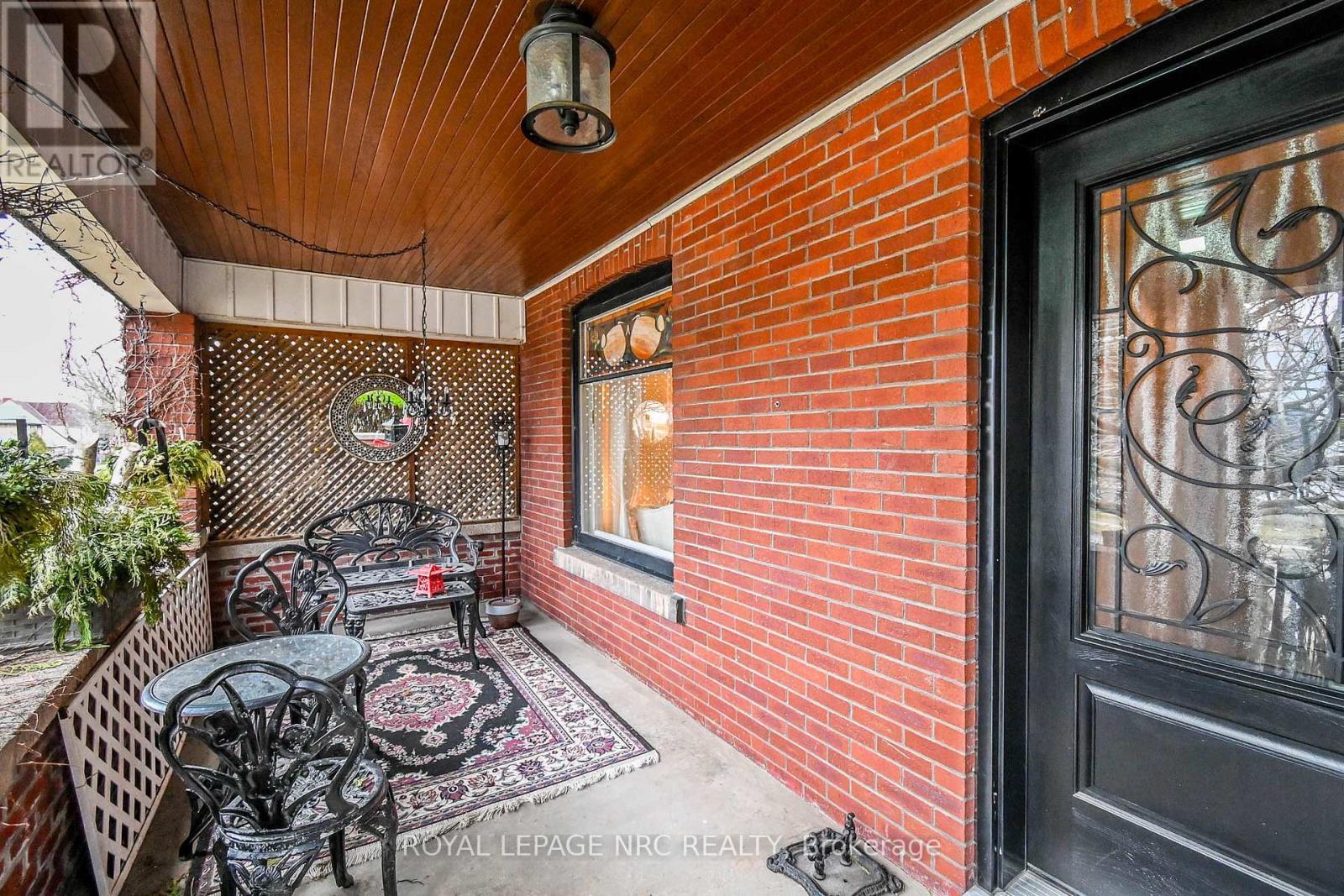 












6107 BARKER STREET

,
Niagara Falls (Dorchester),




Ontario
L2G1Y5

