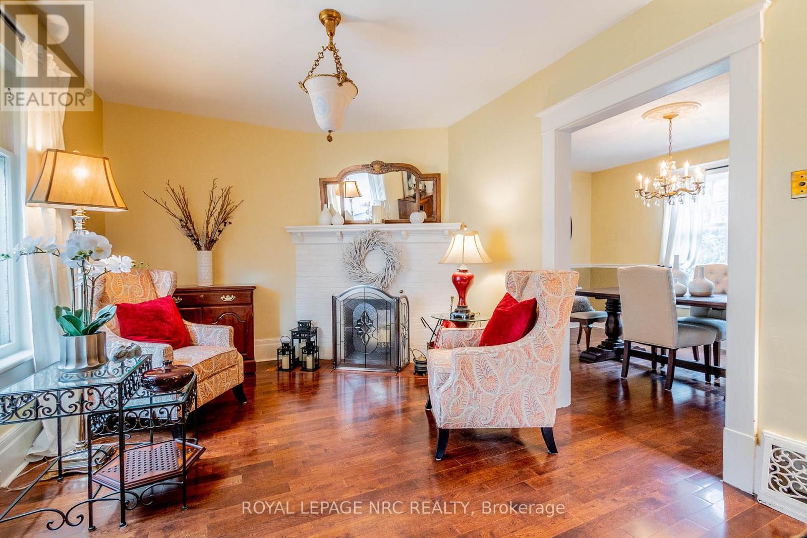 












6107 BARKER STREET

,
Niagara Falls (Dorchester),




Ontario
L2G1Y5

