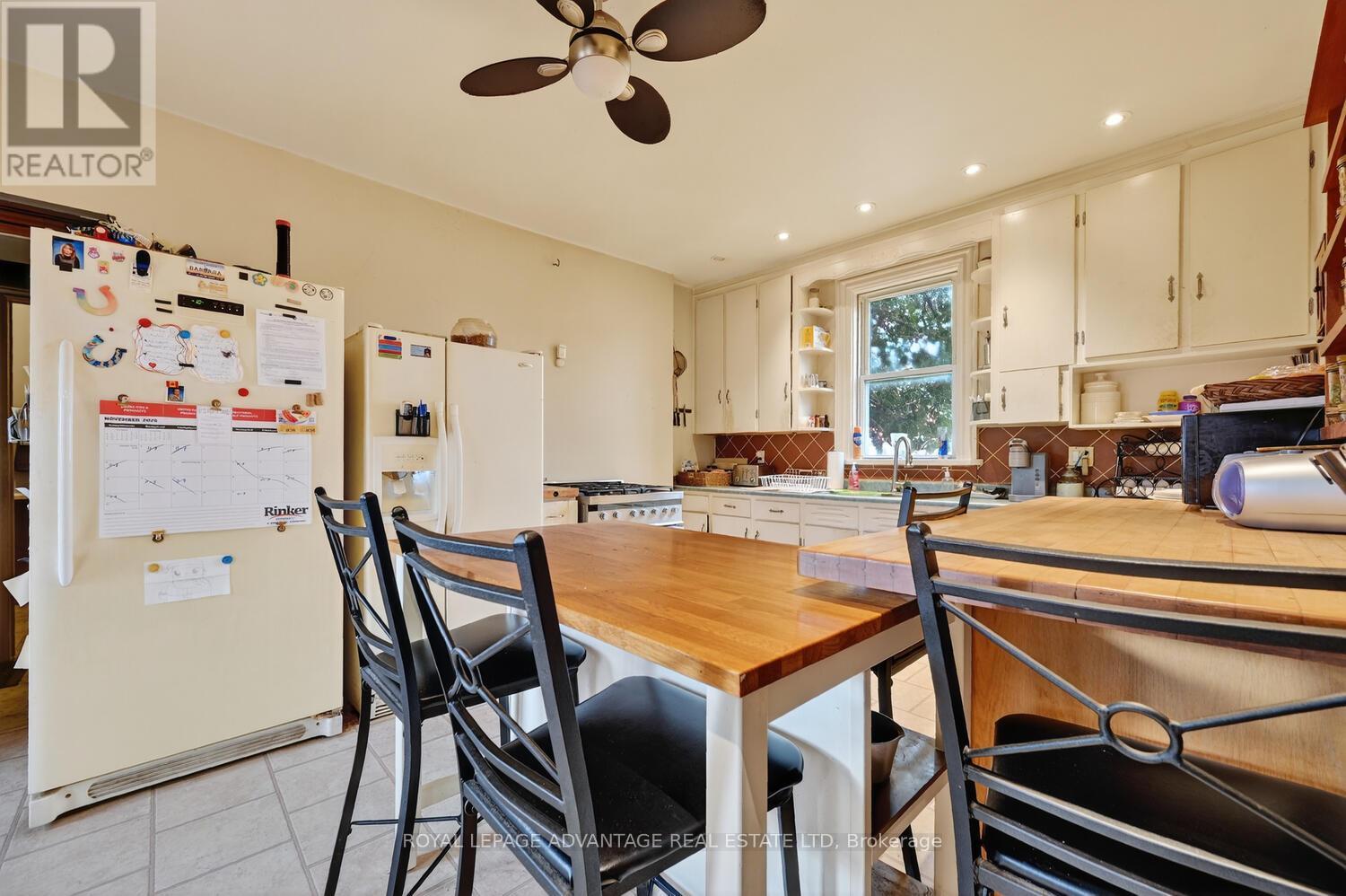 












16 MARY STREET N

,
Smiths Falls,




Ontario
K7A3R8

