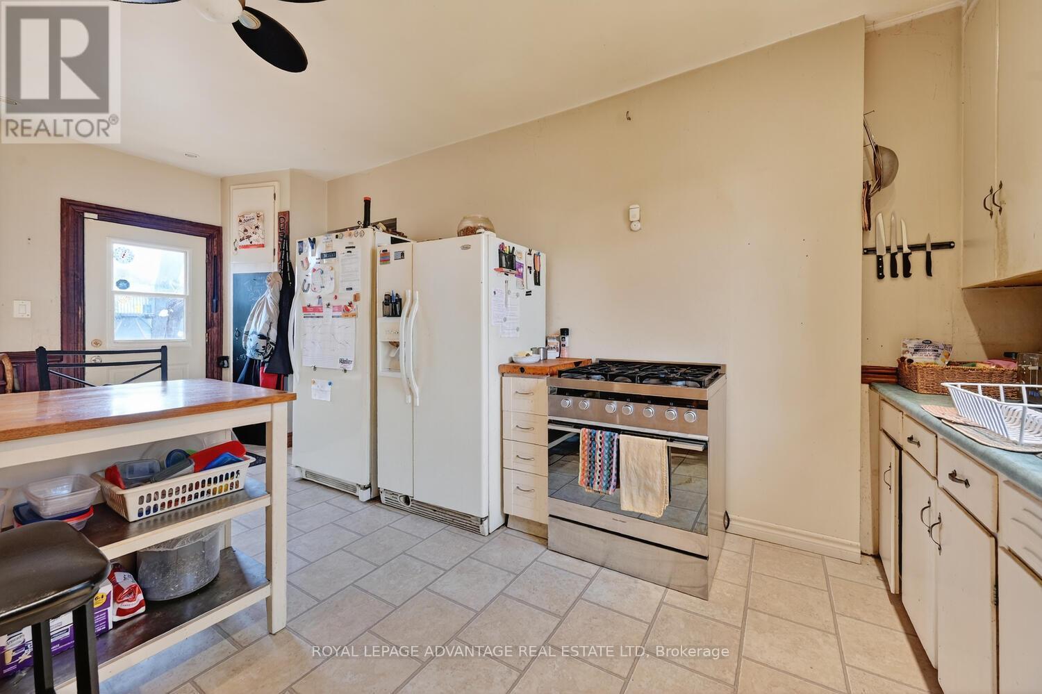 












16 MARY STREET N

,
Smiths Falls,




Ontario
K7A3R8

