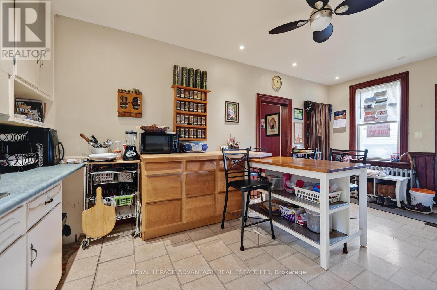 












16 MARY STREET N

,
Smiths Falls,




Ontario
K7A3R8

