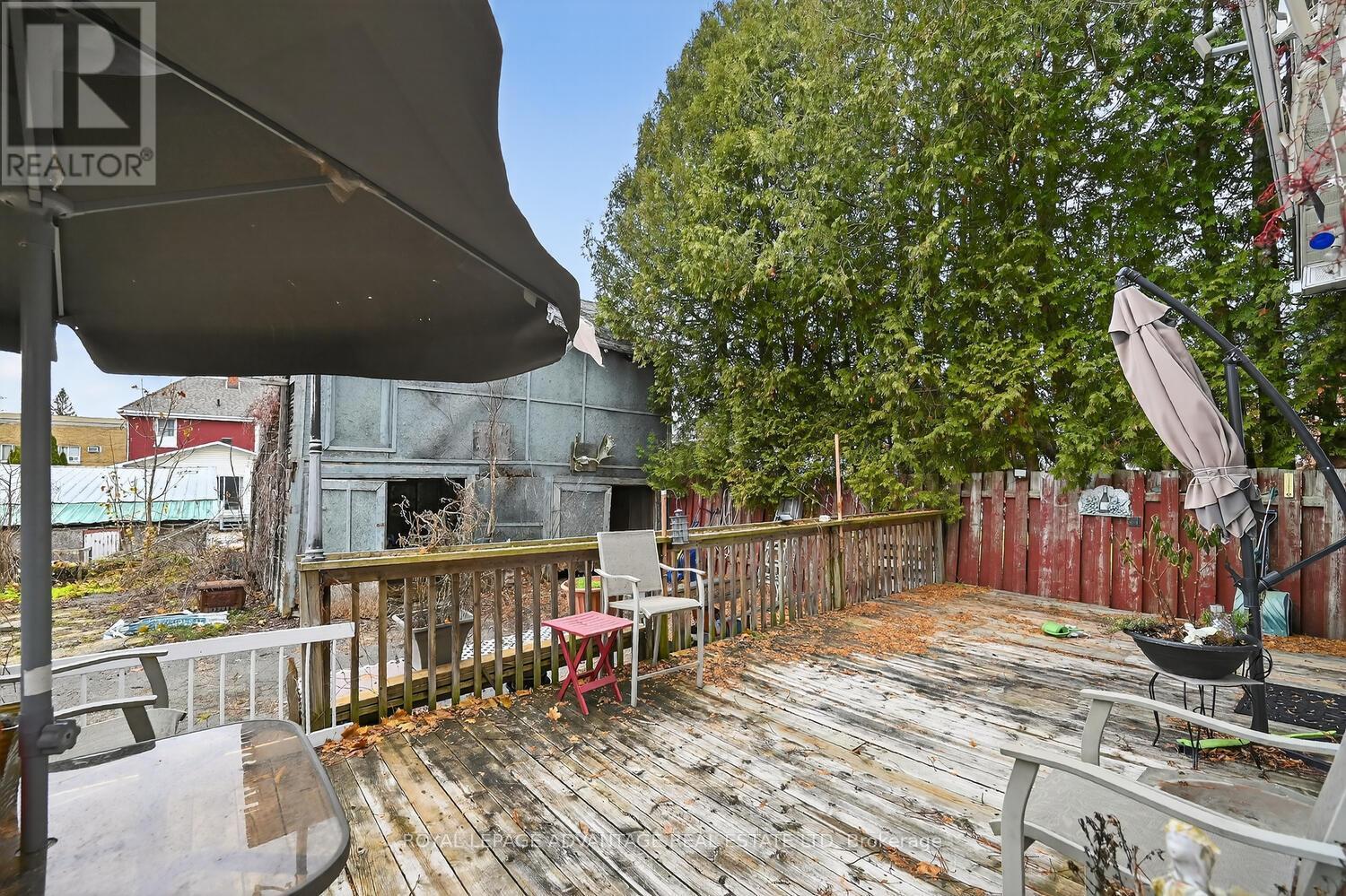 












16 MARY STREET N

,
Smiths Falls,




Ontario
K7A3R8

