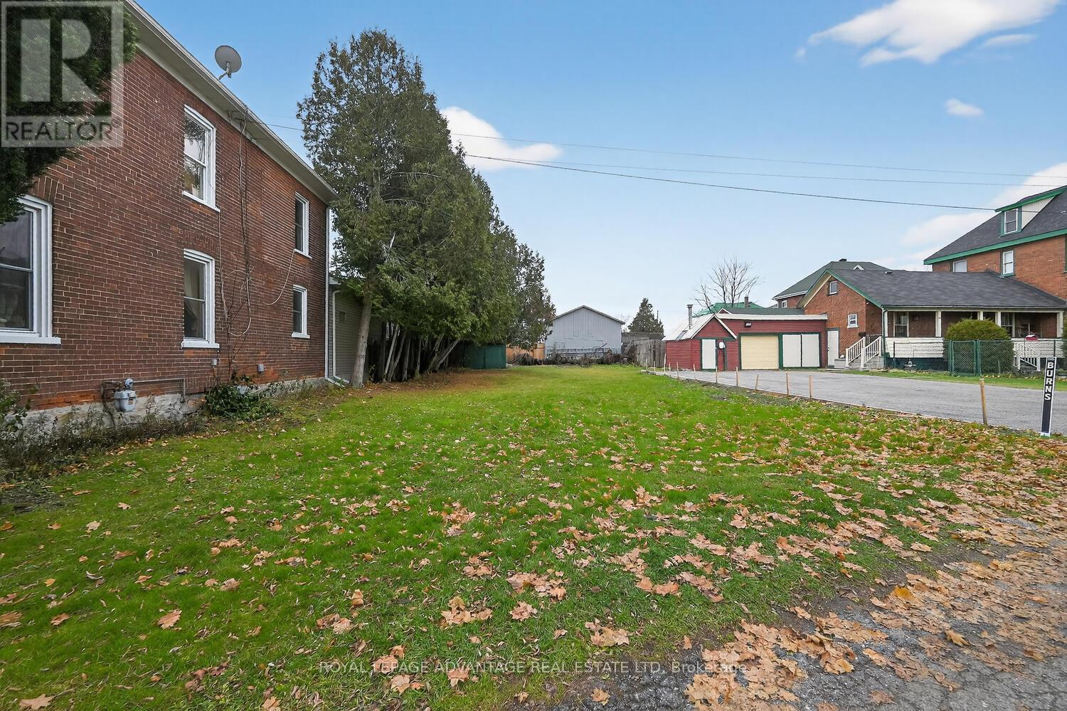 












16 MARY STREET N

,
Smiths Falls,




Ontario
K7A3R8

