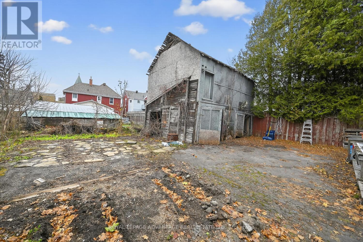 












16 MARY STREET N

,
Smiths Falls,




Ontario
K7A3R8

