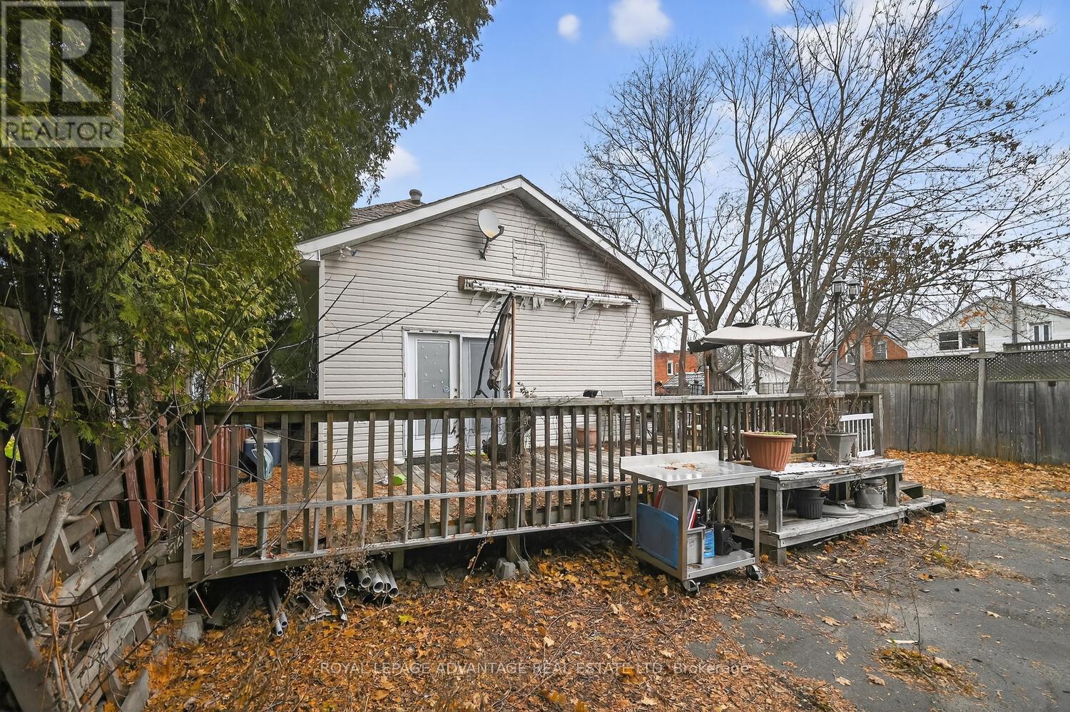 












16 MARY STREET N

,
Smiths Falls,




Ontario
K7A3R8

