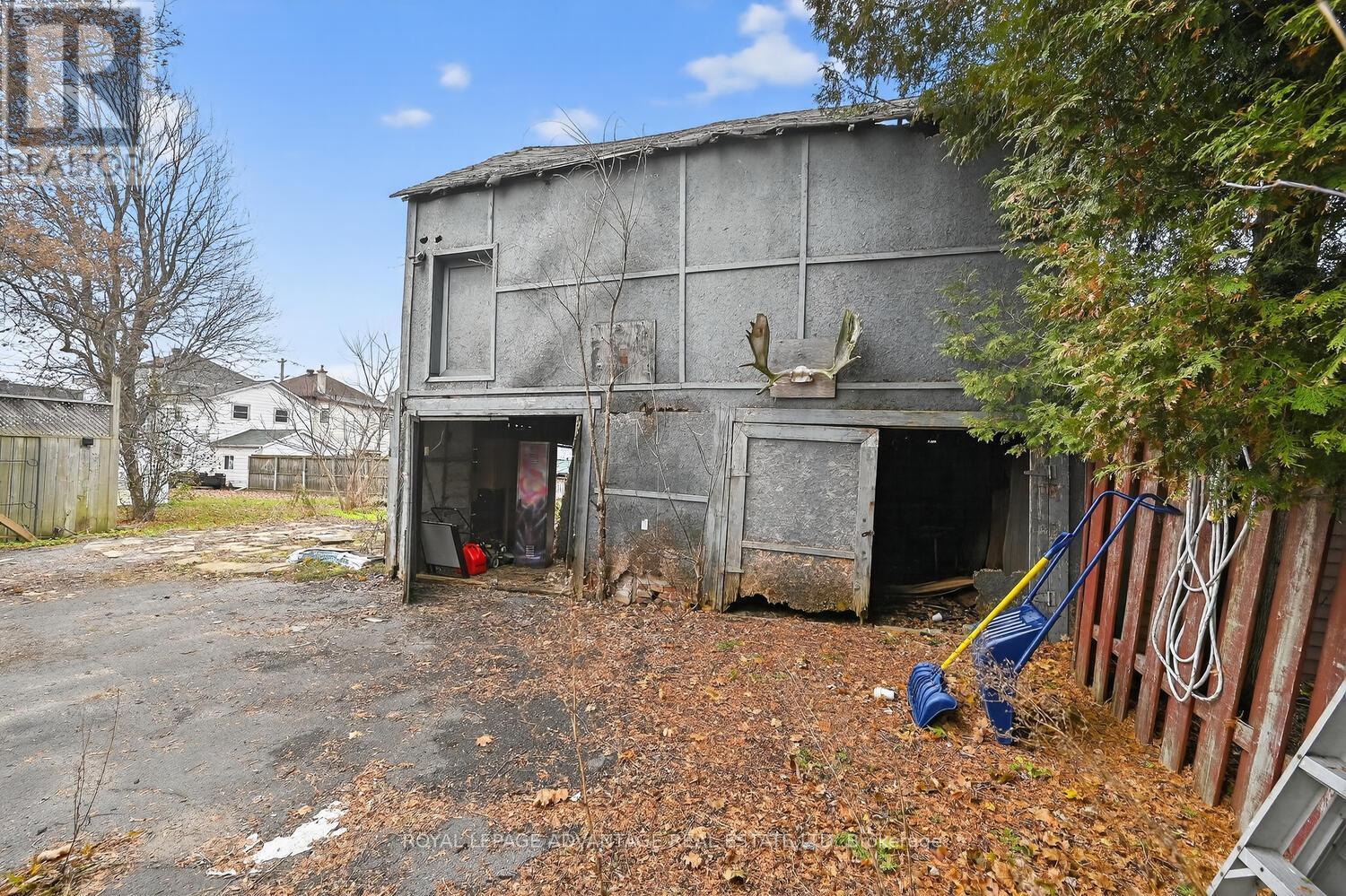 












16 MARY STREET N

,
Smiths Falls,




Ontario
K7A3R8

