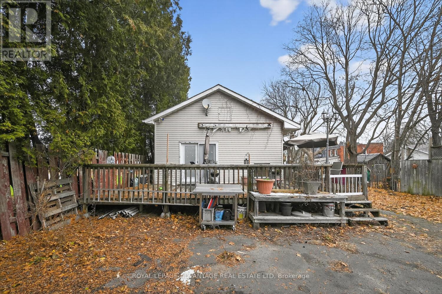 












16 MARY STREET N

,
Smiths Falls,




Ontario
K7A3R8

