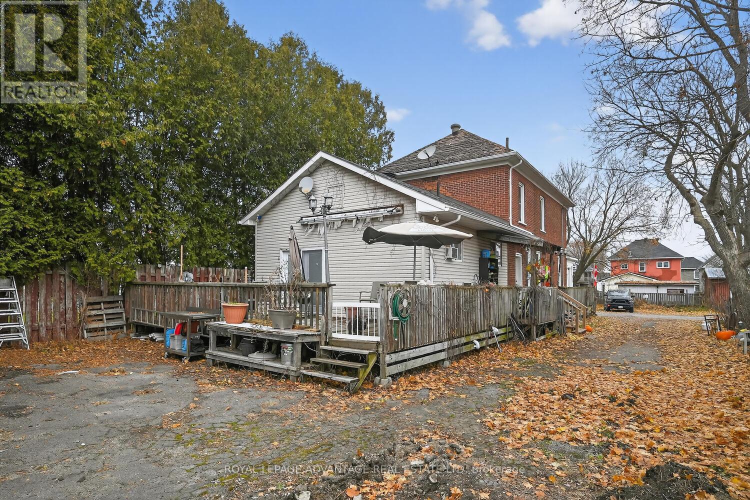 












16 MARY STREET N

,
Smiths Falls,




Ontario
K7A3R8

