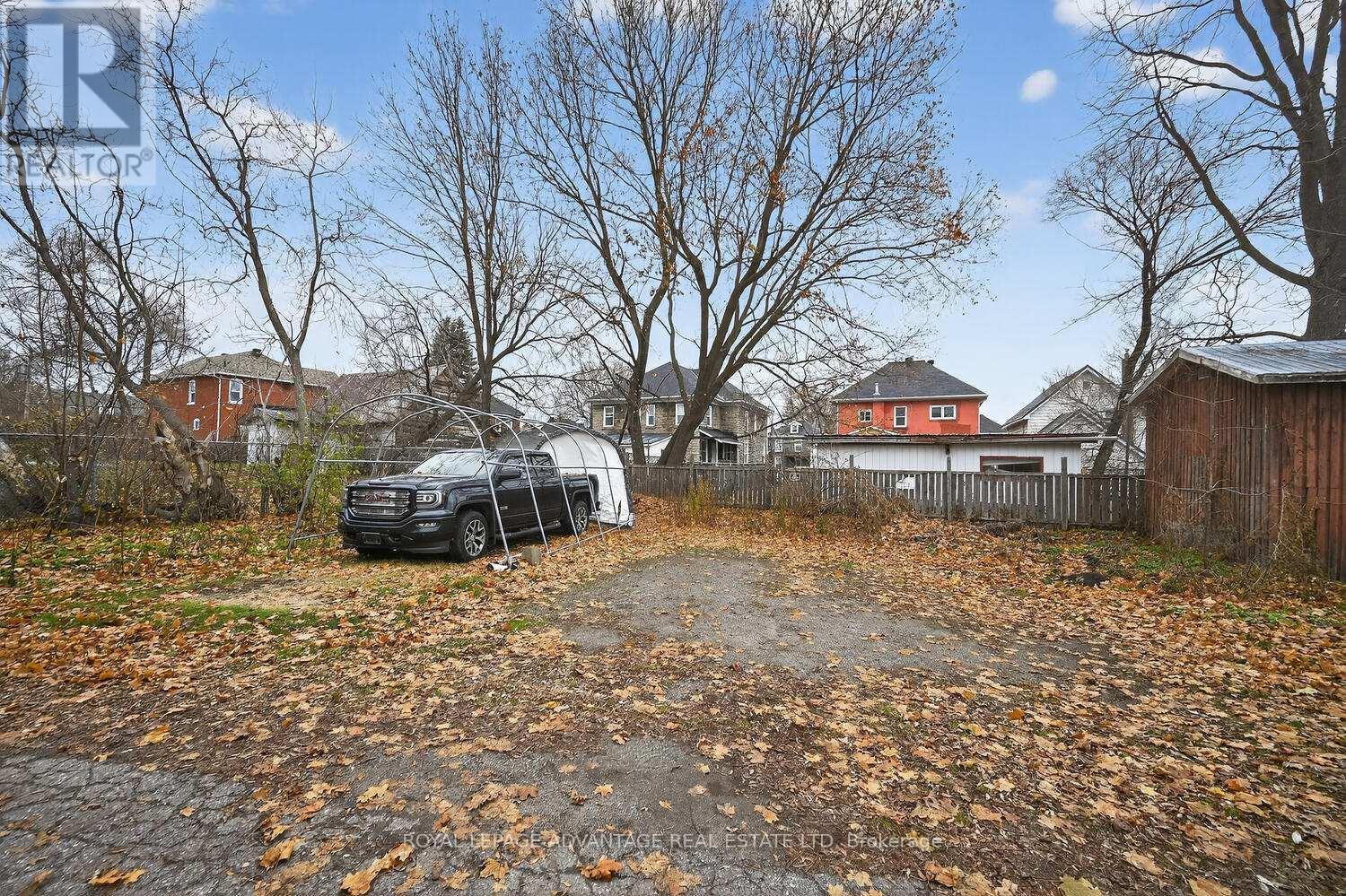 












16 MARY STREET N

,
Smiths Falls,




Ontario
K7A3R8

