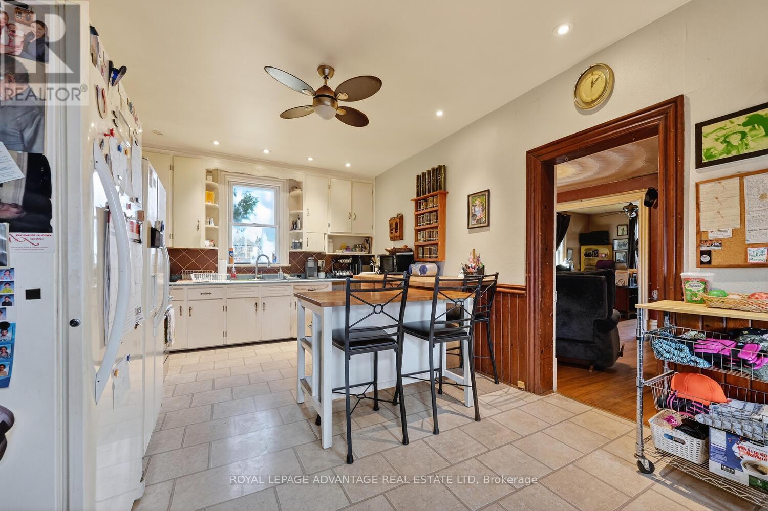 












16 MARY STREET N

,
Smiths Falls,




Ontario
K7A3R8

