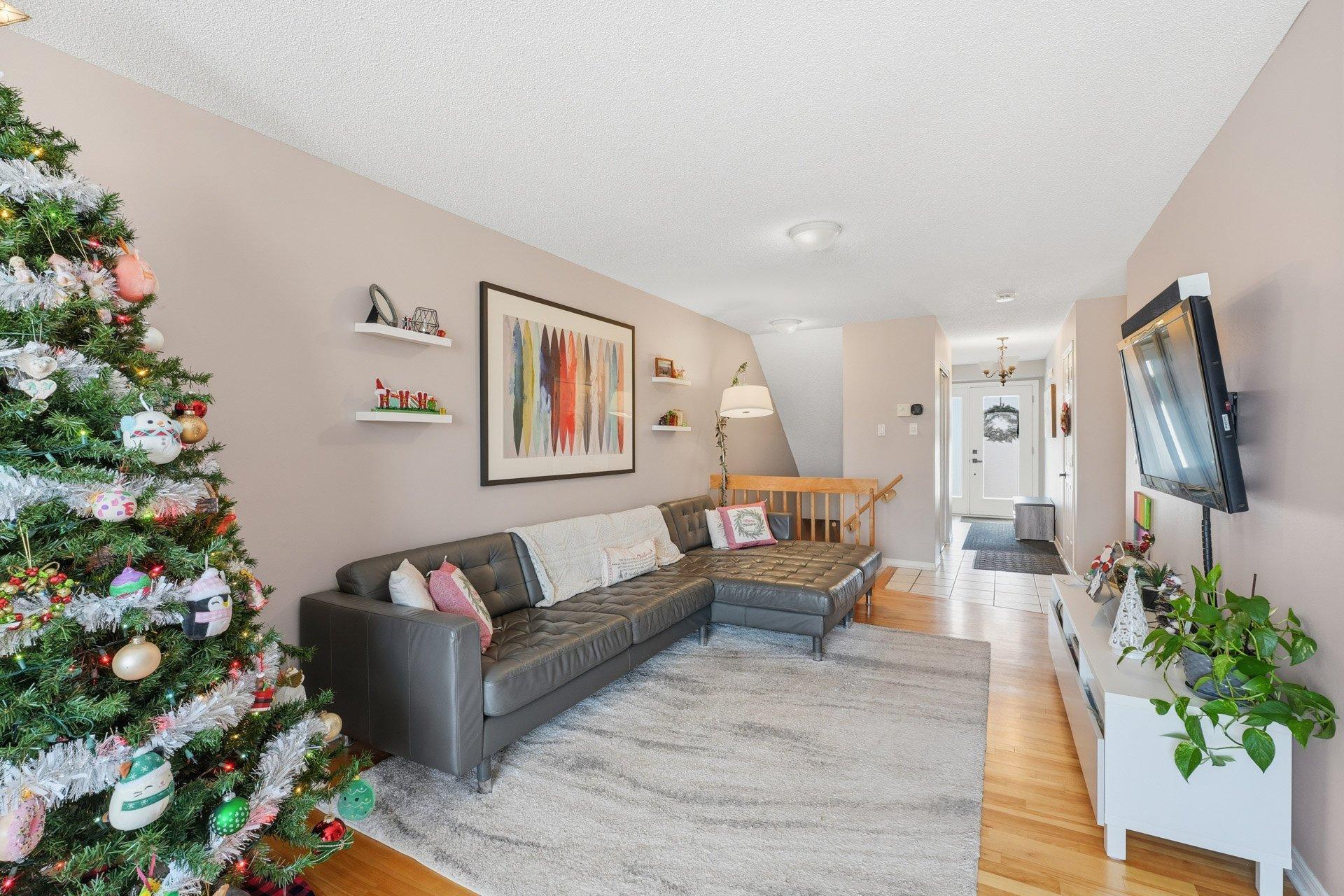 









10


Rue de Miramas

,
Gatineau (Gatineau),




QC
J8T8H6

