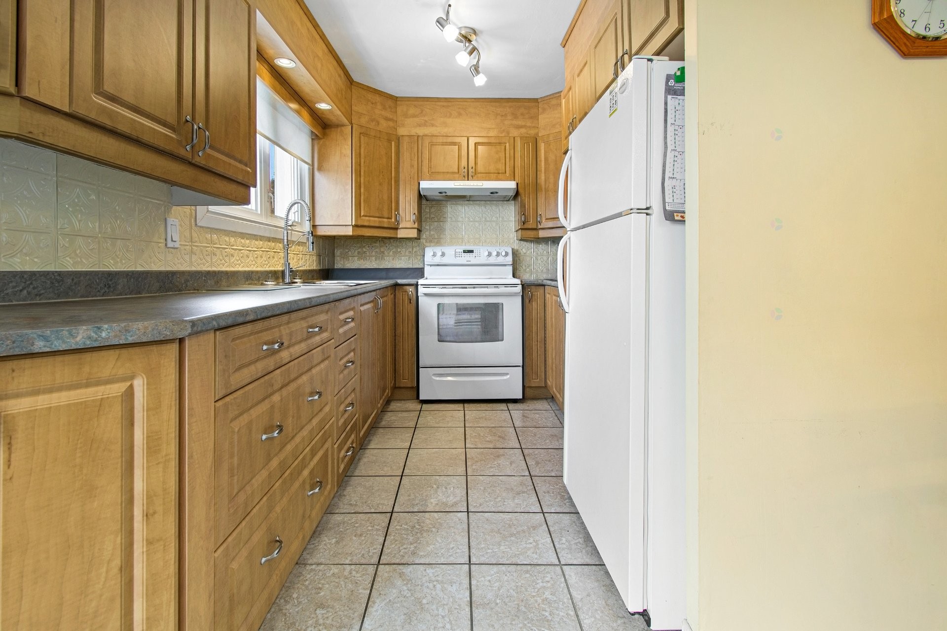 









328


Rue Fern

,
Lachute,




QC
J8H2A5

