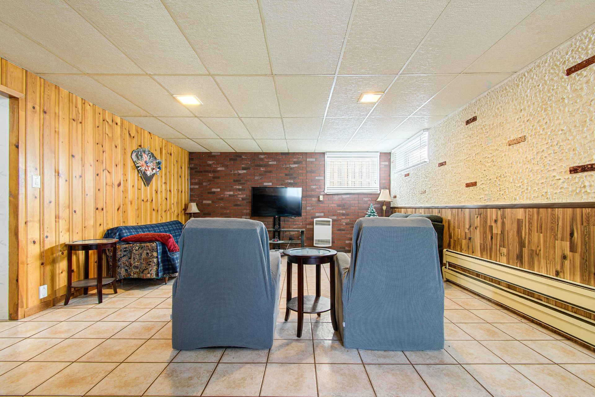 









328


Rue Fern

,
Lachute,




QC
J8H2A5

