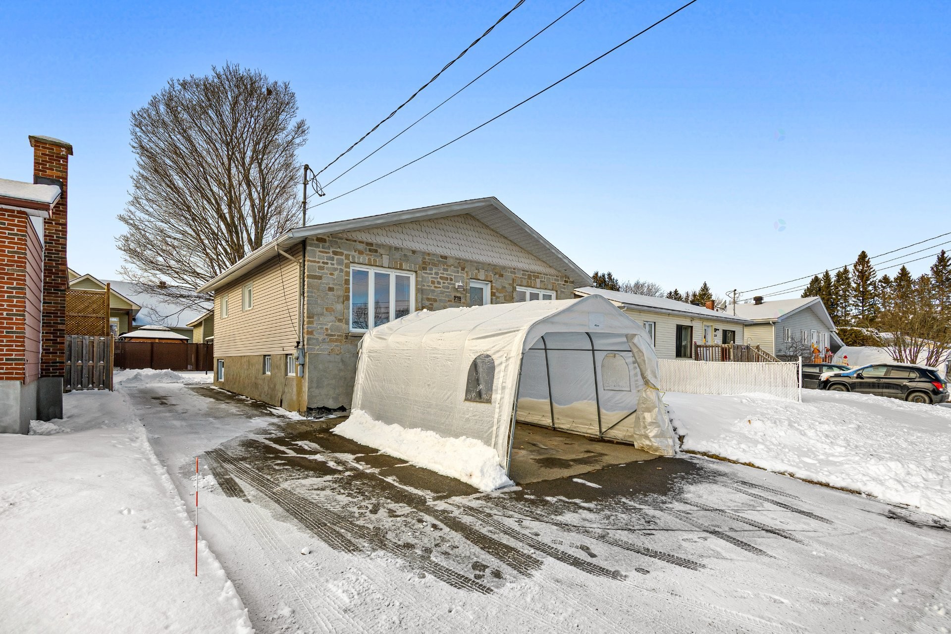 









328


Rue Fern

,
Lachute,




QC
J8H2A5

