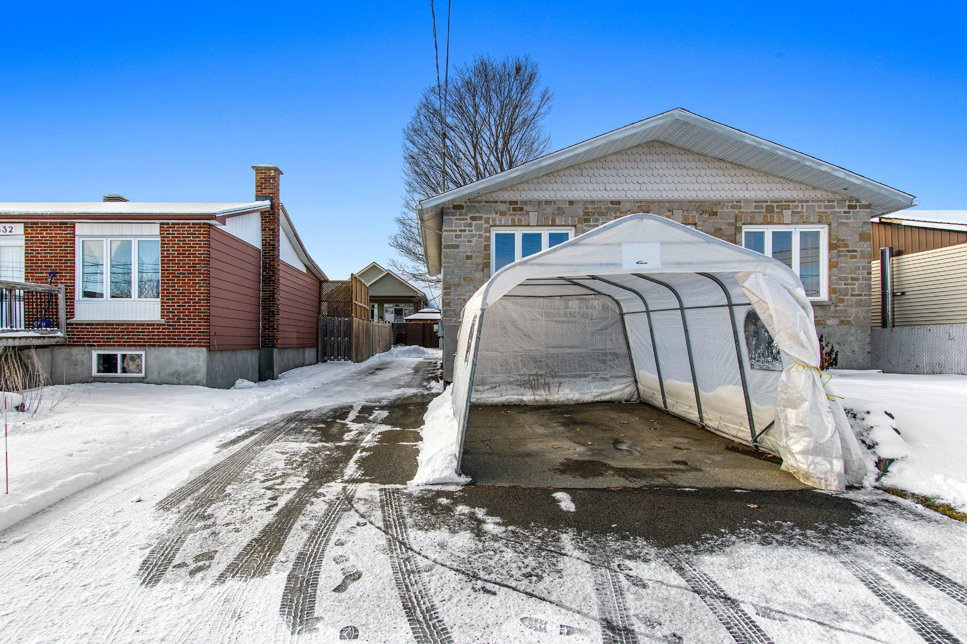 









328


Rue Fern

,
Lachute,




QC
J8H2A5

