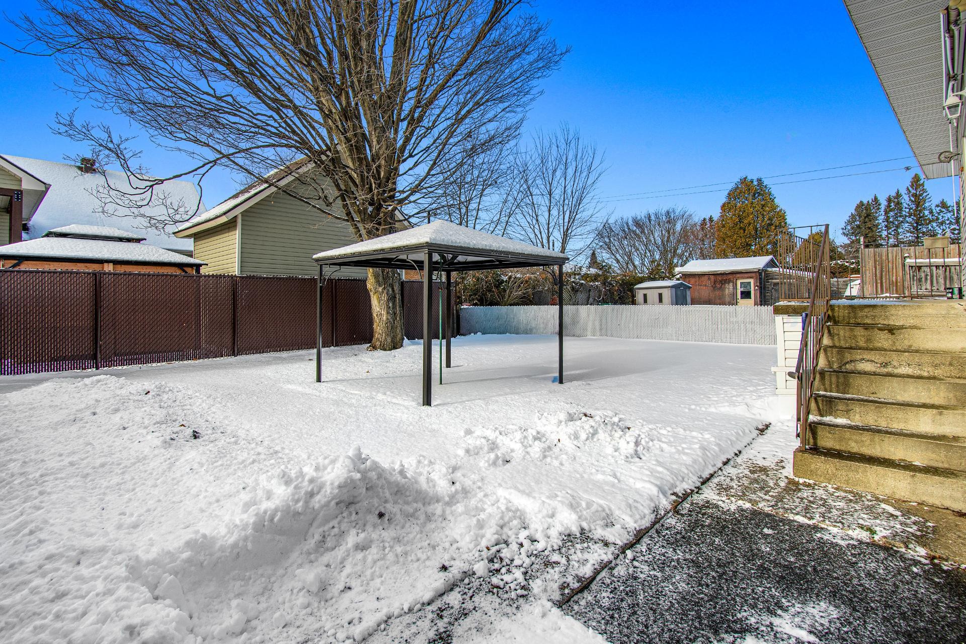 









328


Rue Fern

,
Lachute,




QC
J8H2A5

