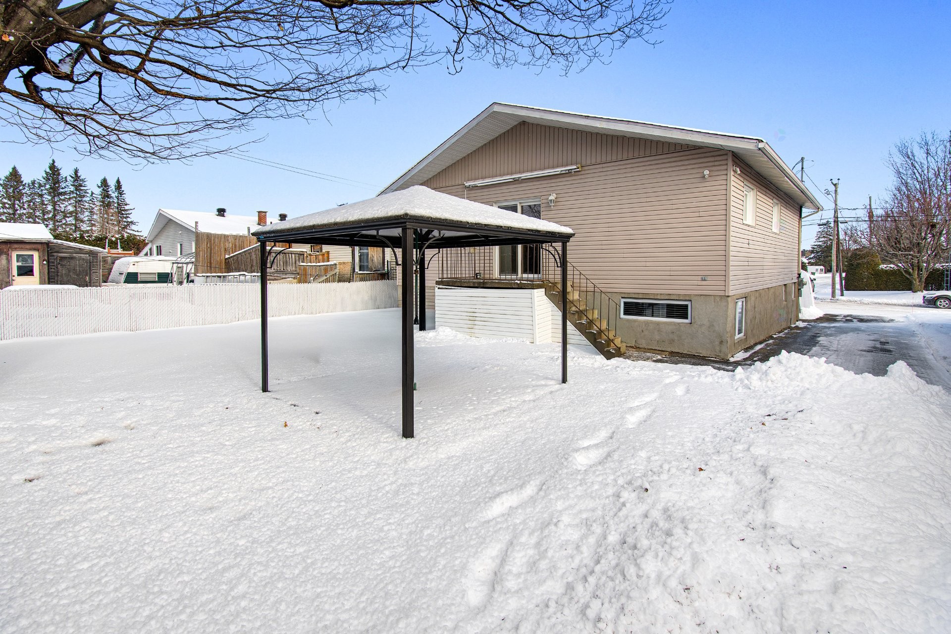 









328


Rue Fern

,
Lachute,




QC
J8H2A5

