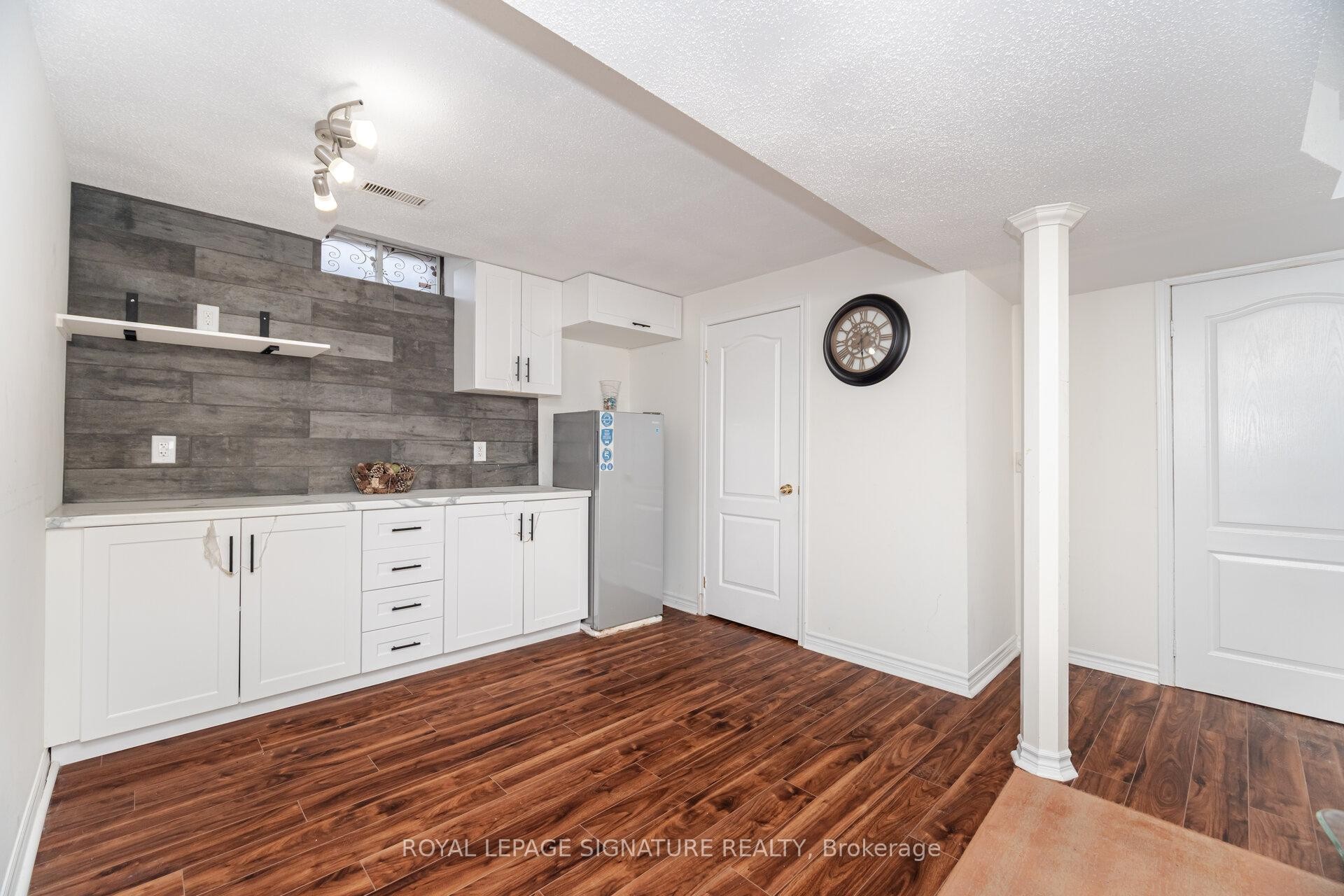 









184


Lindenshire

Avenue,
Vaughan,




ON
L6A 2X4

