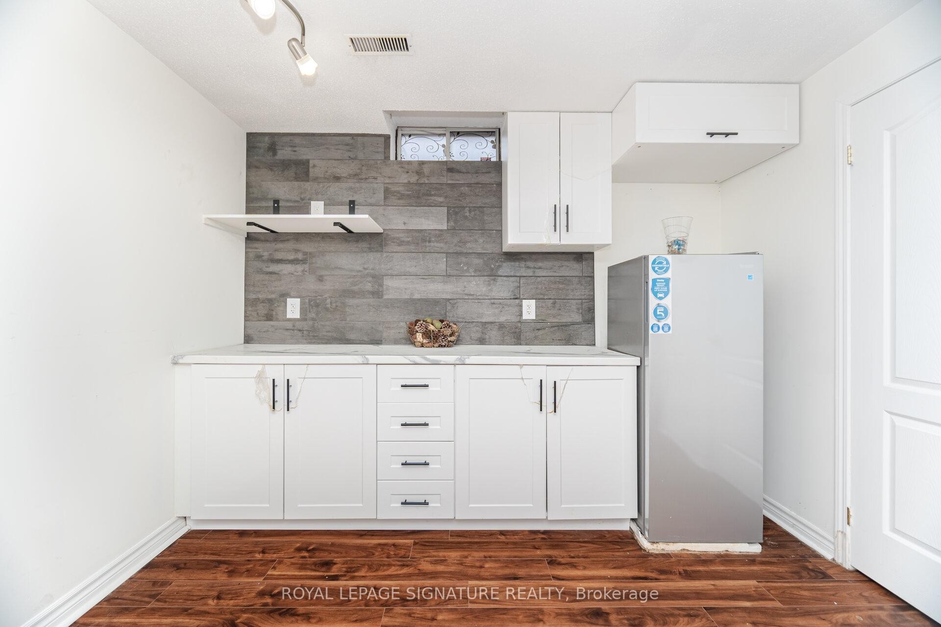 









184


Lindenshire

Avenue,
Vaughan,




ON
L6A 2X4

