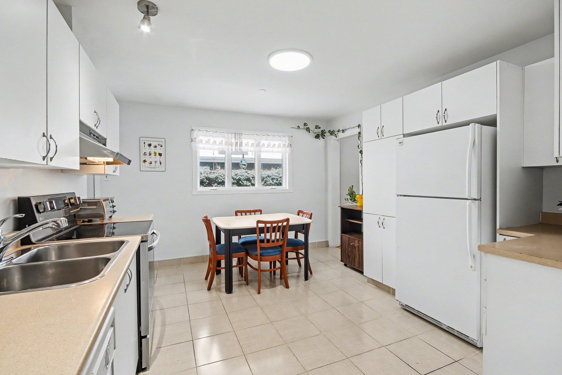 









3595


Rue Duvernay

,
Longueuil (Saint-Hubert),




QC
J3H4H1

